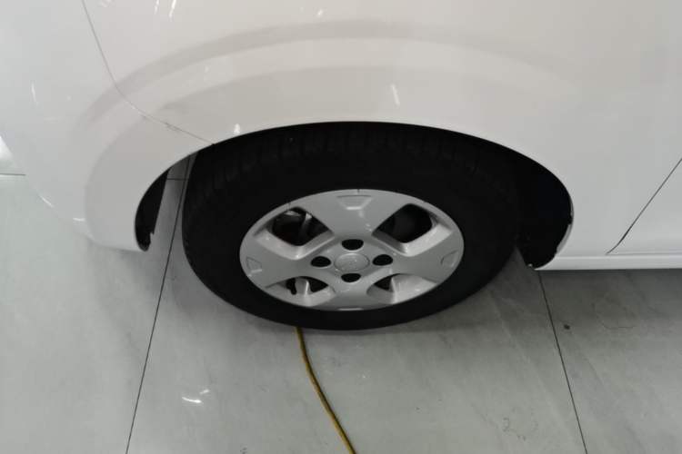 Used Roewe Clever 2021 302 km New Four-Seater Super-Efficient Version Left Front Wheel Hub