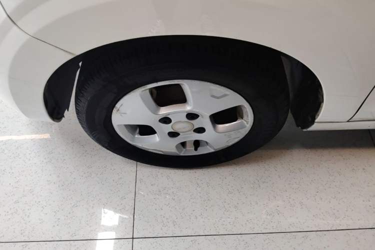 Used Roewe Clever 2021 302 km New Four-Seater Super-Efficient Version Left Front Wheel Hub