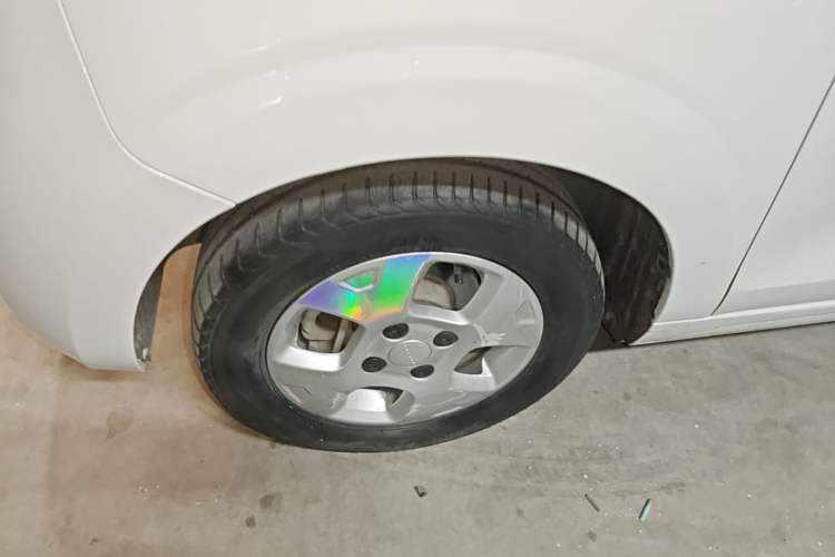 Used Roewe Clever 2021 302 km New Four-Seater Super-Efficient Version Left Front Wheel Hub