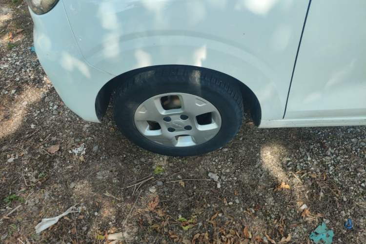 Used Roewe Clever 2021 302 km New Four-Seater Super-Efficient Version Left Front Wheel Hub