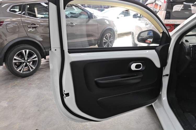 Used Roewe Clever 2021 302 km New Four-Seater Super-Efficient Version Left Rear Door Interior