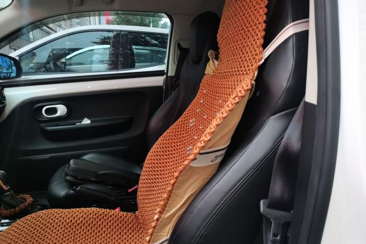 Used Roewe Clever 2021 302 km New Four-Seater Super-Efficient Version Left Rear Seat