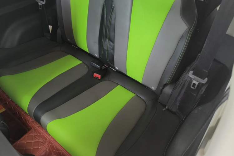Used Roewe Clever 2021 302 km New Four-Seater Super-Efficient Version Left Rear Seat