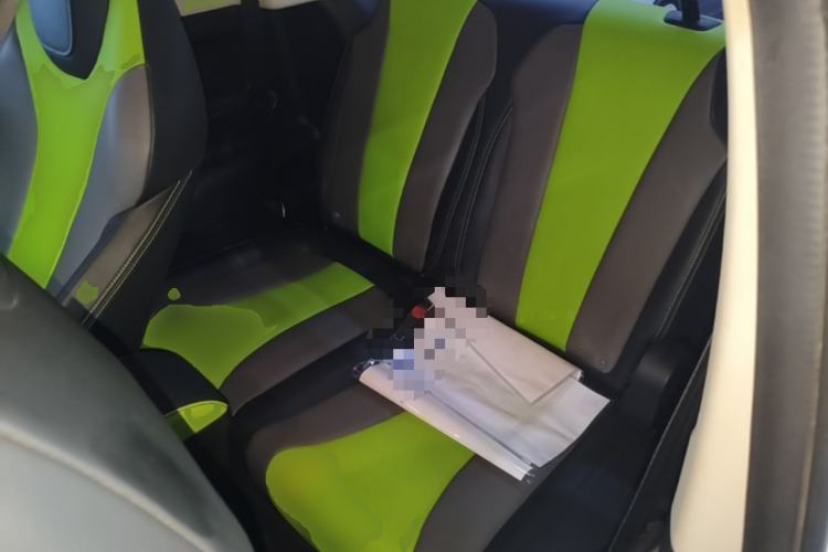 Used Roewe Clever 2021 302 km New Four-Seater Super-Efficient Version Left Rear Seat