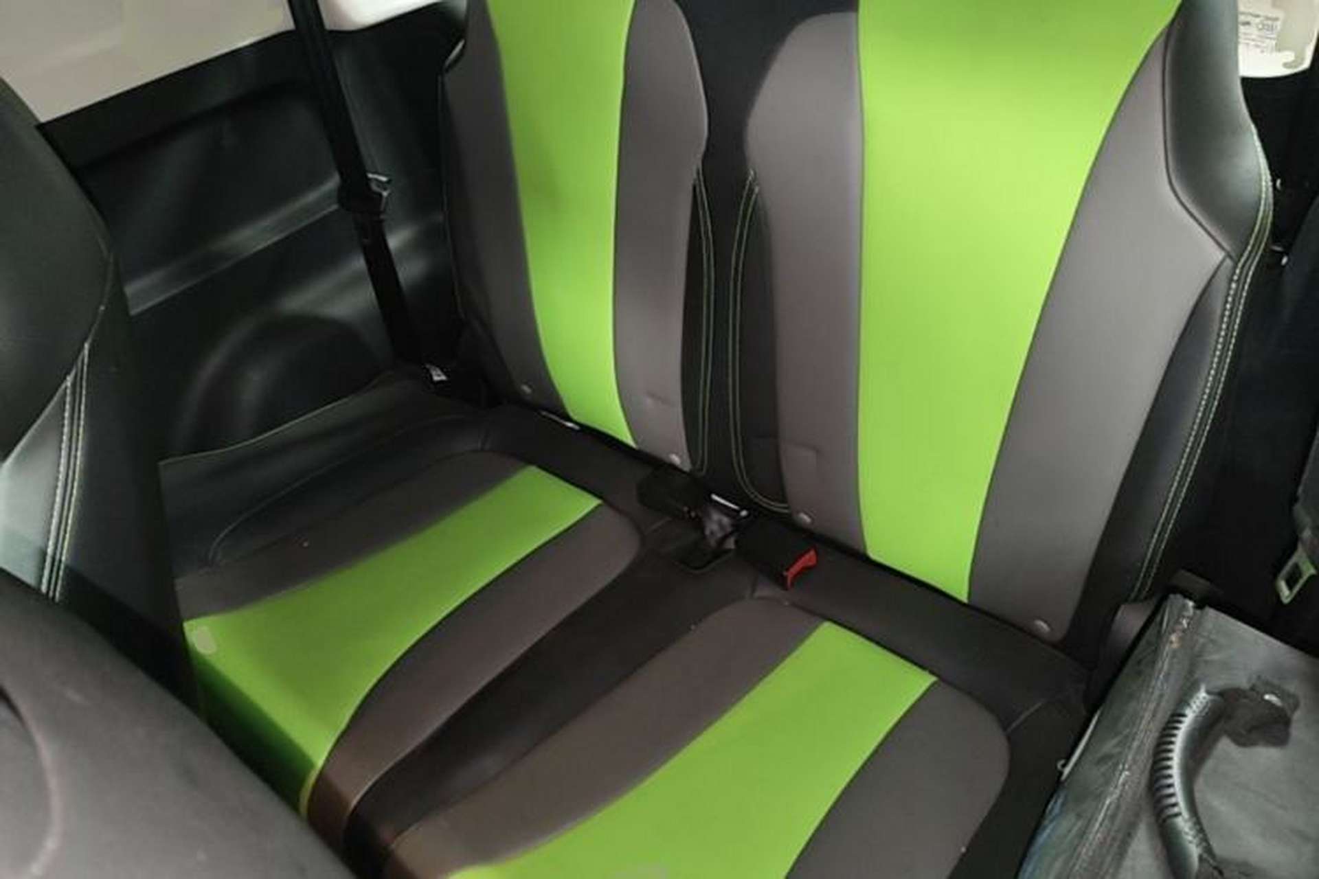 Used Roewe Clever 2021 302 km New Four-Seater Super-Efficient Version Left Rear Seat