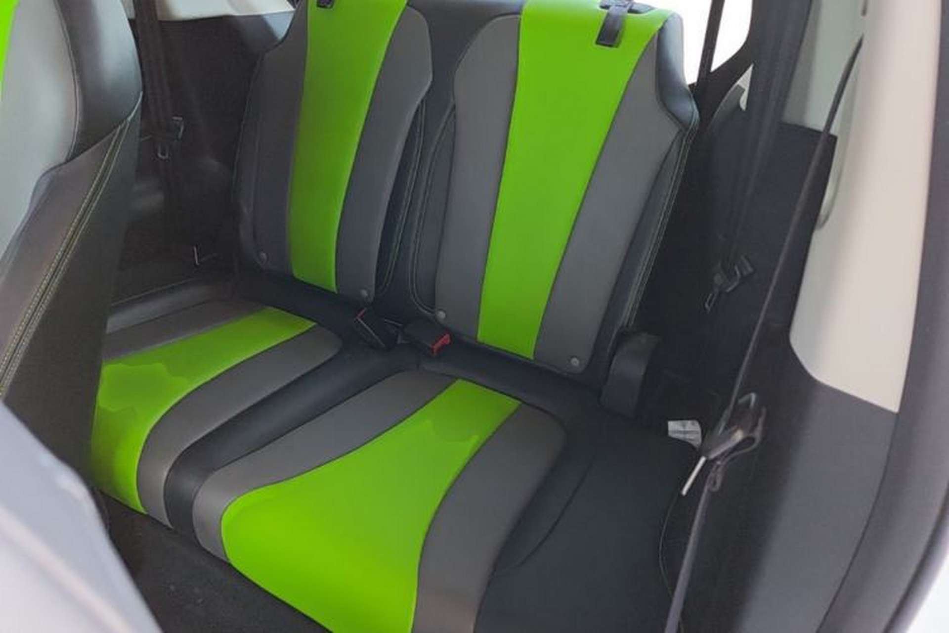 Used Roewe Clever 2021 302 km New Four-Seater Super-Efficient Version Left Rear Seat