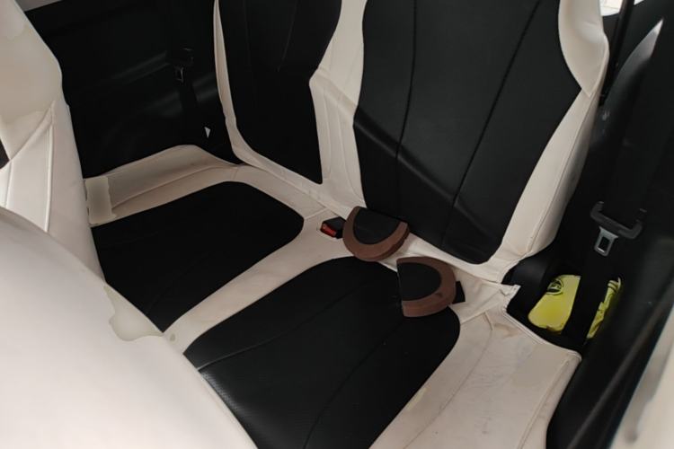 Used Roewe Clever 2021 302 km New Four-Seater Super-Efficient Version Left Rear Seat
