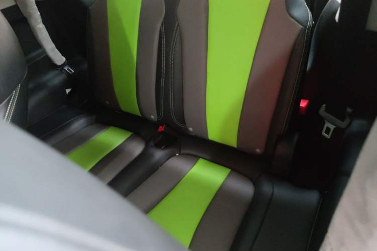 Used Roewe Clever 2021 302 km New Four-Seater Super-Efficient Version Left Rear Seat