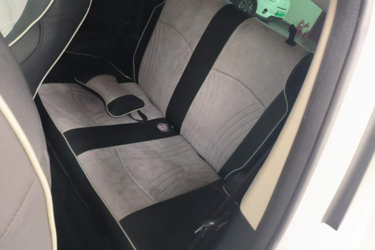 Used Roewe Clever 2021 302 km New Four-Seater Super-Efficient Version Left Rear Seat