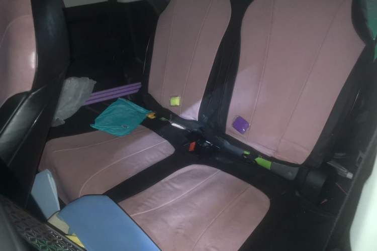 Used Roewe Clever 2021 302 km New Four-Seater Super-Efficient Version Left Rear Seat