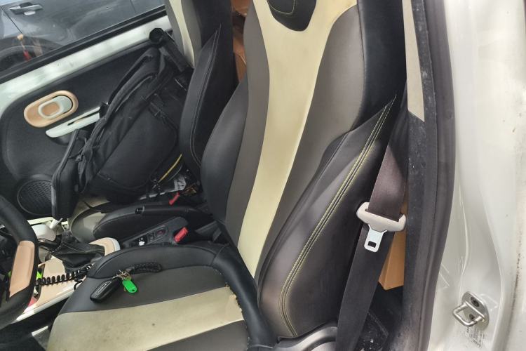 Used Roewe Clever 2021 302 km New Four-Seater Super-Efficient Version Left Rear Seat