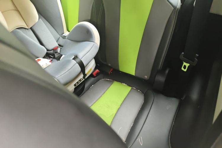 Used Roewe Clever 2021 302 km New Four-Seater Super-Efficient Version Left Rear Seat