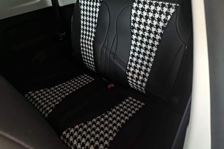 Used Roewe Clever 2021 302 km New Four-Seater Super-Efficient Version Left Rear Seat