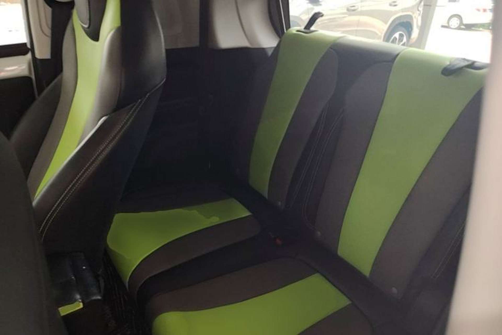 Used Roewe Clever 2021 302 km New Four-Seater Super-Efficient Version Left Rear Seat