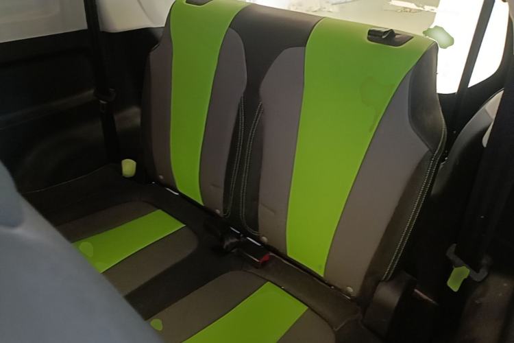 Used Roewe Clever 2021 302 km New Four-Seater Super-Efficient Version Left Rear Seat