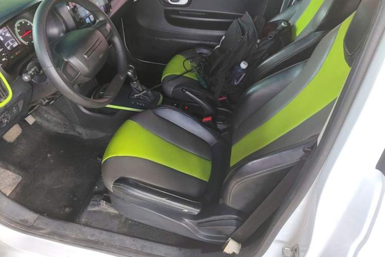 Used Roewe Clever 2021 302 km New Four-Seater Super-Efficient Version Left Rear Seat