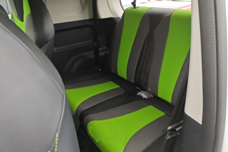 Used Roewe Clever 2021 302 km New Four-Seater Super-Efficient Version Left Rear Seat