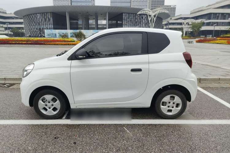 Used Roewe Clever 2021 302 km New Four-Seater Super-Efficient Version Left Side