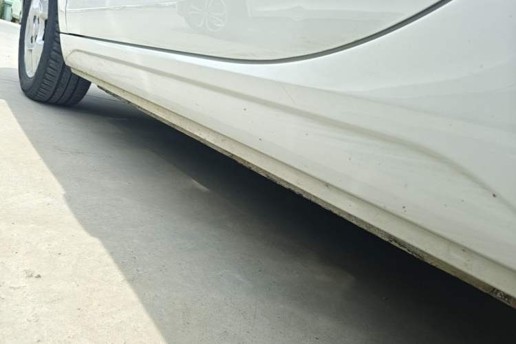Used Roewe Clever 2021 302 km New Four-Seater Super-Efficient Version Left Side Sill