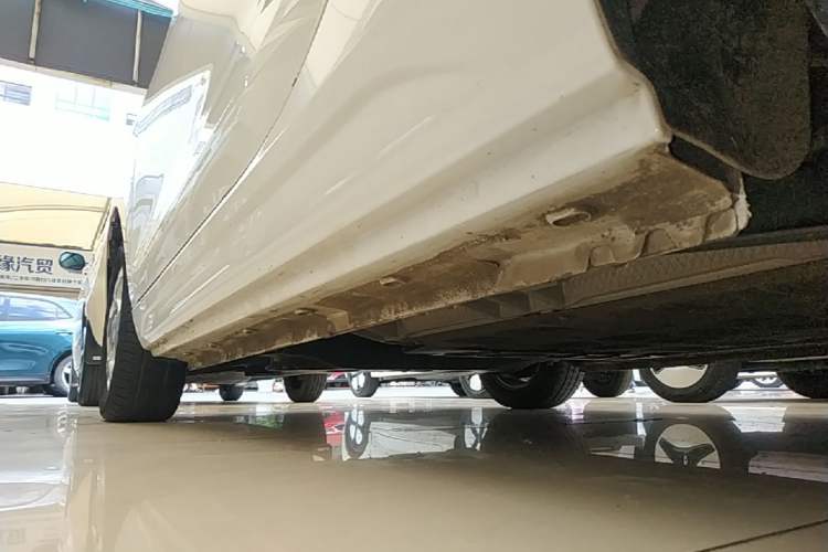 Used Roewe Clever 2021 302 km New Four-Seater Super-Efficient Version Left Side Sill