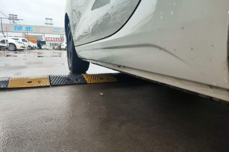 Used Roewe Clever 2021 302km All-Round Version Left Side Sill
