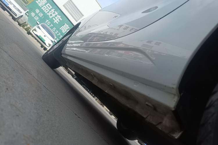Used Roewe Clever 2021 302 km New Four-Seater Super-Efficient Version Left Side Sill
