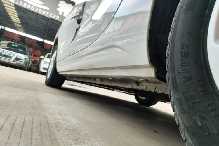 Used Roewe Clever 2021 302km All-Round Version Left Side Sill