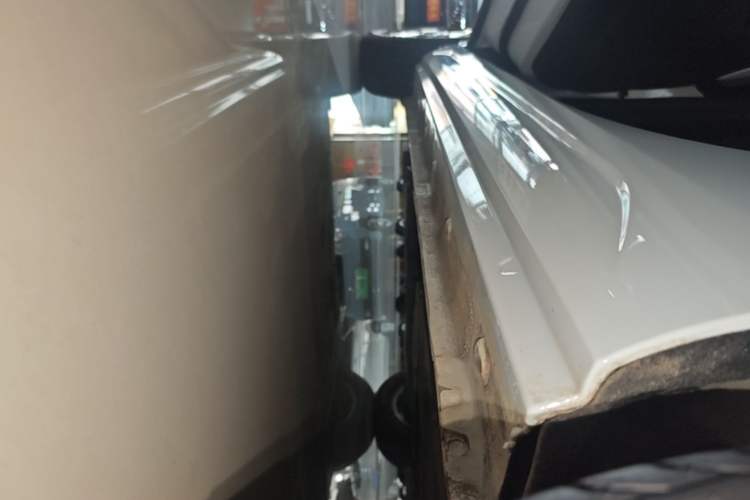 Used Roewe Clever 2021 302 km New Four-Seater Super-Efficient Version Left Side Sill