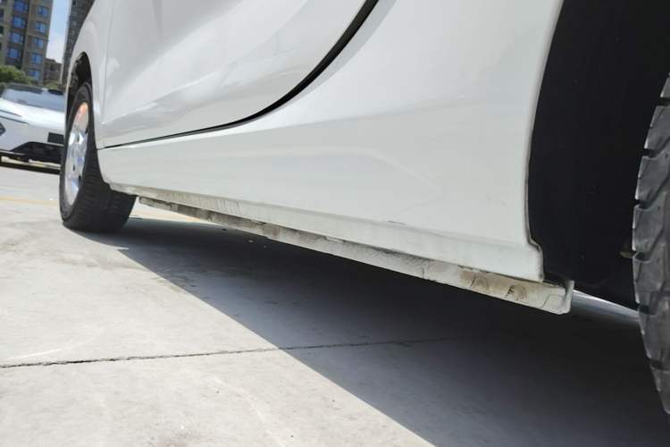 Used Roewe Clever 2021 302km All-Round Version Left Side Sill