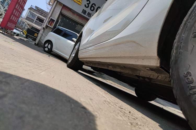 Used Roewe Clever 2021 302 km New Four-Seater Super-Efficient Version Left Side Sill