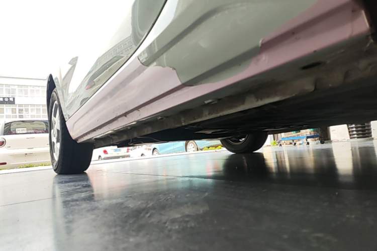 Used Roewe Clever 2021 302 km New Four-Seater Super-Efficient Version Left Side Sill