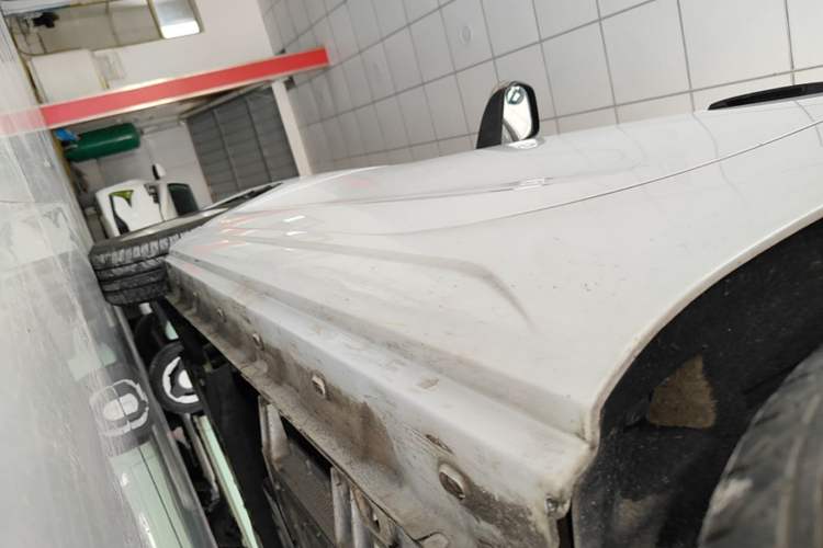 Used Roewe Clever 2021 302 km New Four-Seater Super-Efficient Version Left Side Sill
