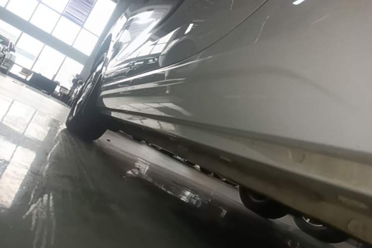 Used Roewe Clever 2021 302 km New Four-Seater Super-Efficient Version Left Side Sill