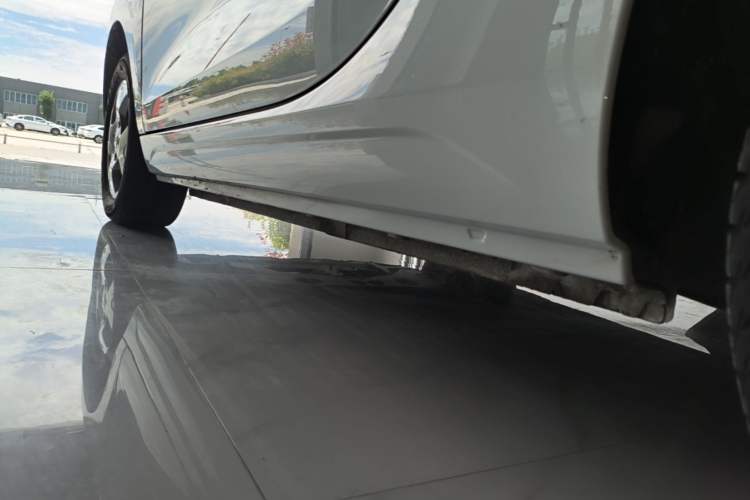 Used Roewe Clever 2021 302 km New Four-Seater Super-Efficient Version Left Side Sill