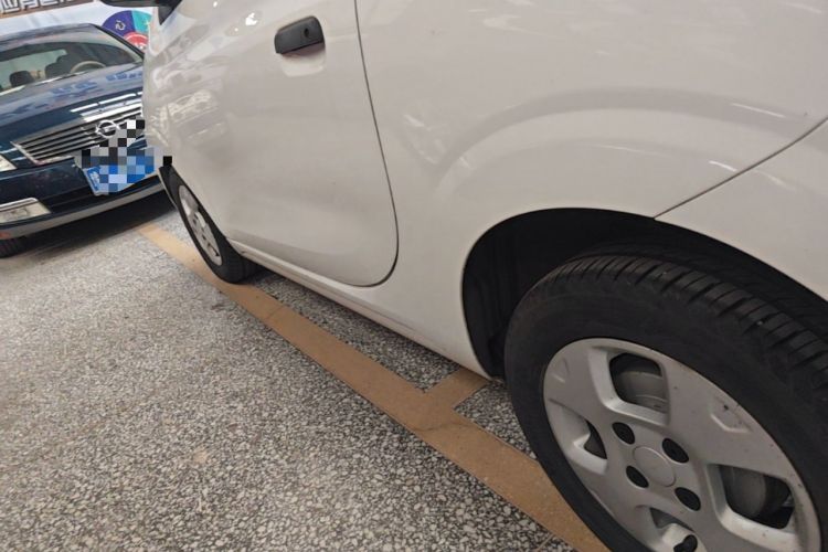 Used Roewe Clever 2021 302 km New Four-Seater Super-Efficient Version Left Side Sill