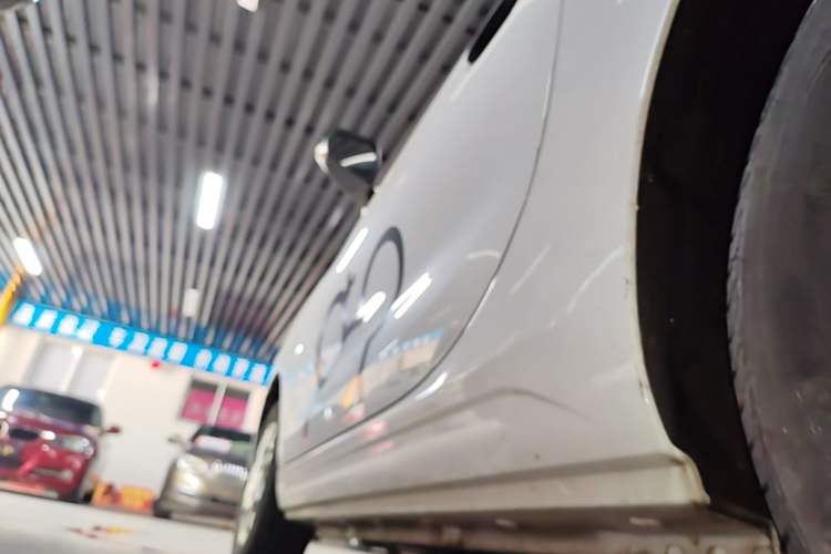 Used Roewe Clever 2021 302 km New Four-Seater Super-Efficient Version Left Side Sill