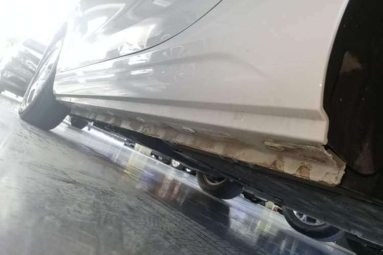 Used Roewe Clever 2021 302 km New Four-Seater Super-Efficient Version Left Side Sill
