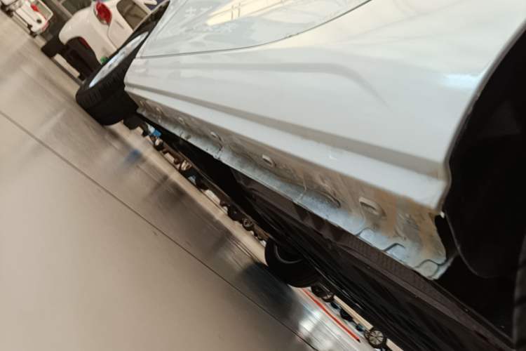 Used Roewe Clever 2021 302 km New Four-Seater Super-Efficient Version Left Side Sill