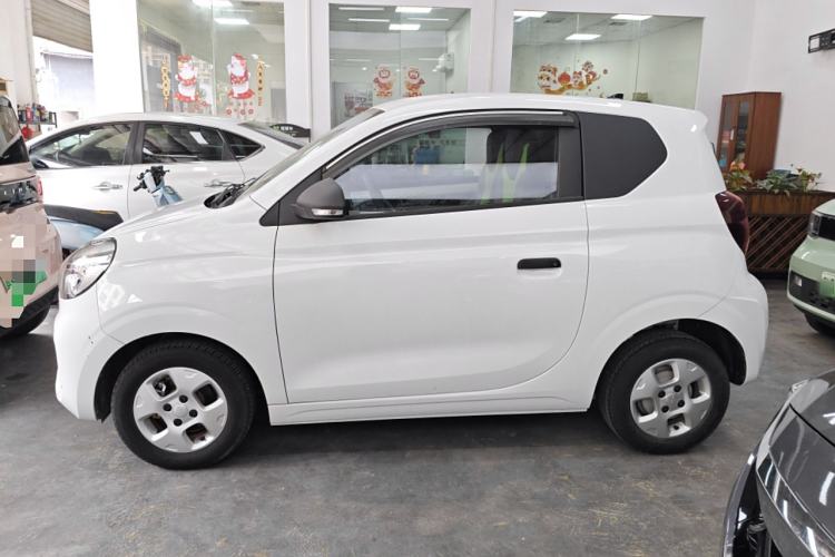 Used Roewe Clever 2021 302 km New Four-Seater Super-Efficient Version Left Side