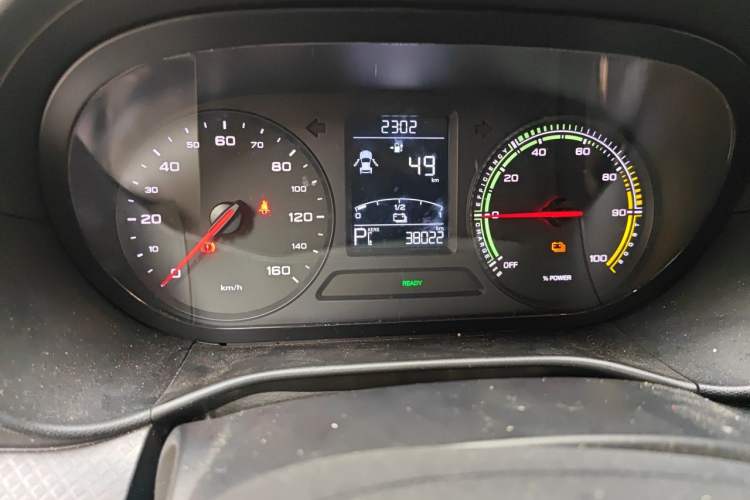Used Roewe Clever 2021 302km All-Round Version Odometer Close Up