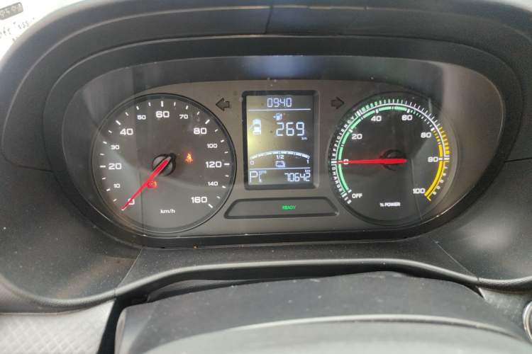 Used Roewe Clever 2021 302 km New Four-Seater Super-Efficient Version Odometer Close Up