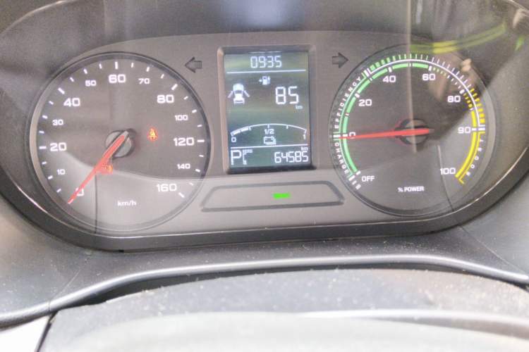 Used Roewe Clever 2021 302 km New Four-Seater Super-Efficient Version Odometer Close Up