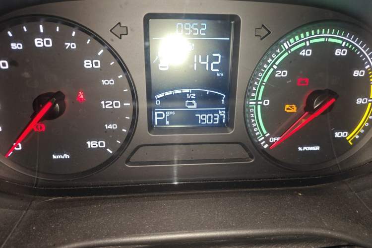 Used Roewe Clever 2021 302 km New Four-Seater Super-Efficient Version Odometer Close Up