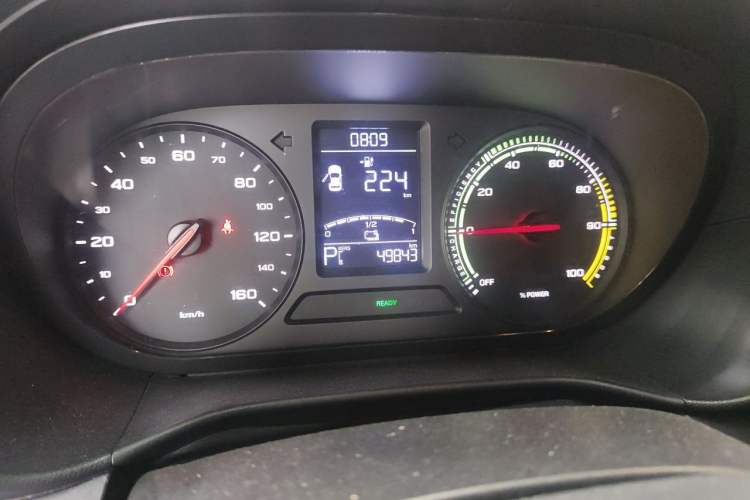 Used Roewe Clever 2021 302 km New Four-Seater Super-Efficient Version Odometer Close Up