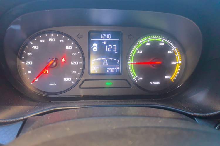 Used Roewe Clever 2021 302 km New Four-Seater Super-Efficient Version Odometer Close Up