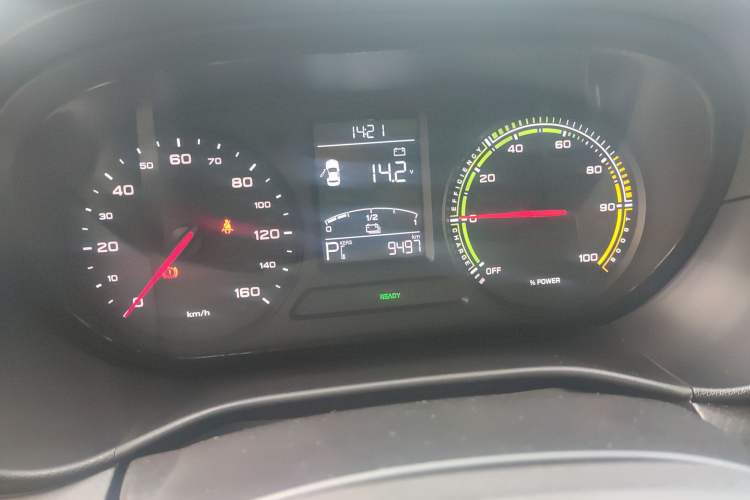 Used Roewe Clever 2021 302 km New Four-Seater Super-Efficient Version Odometer Close Up