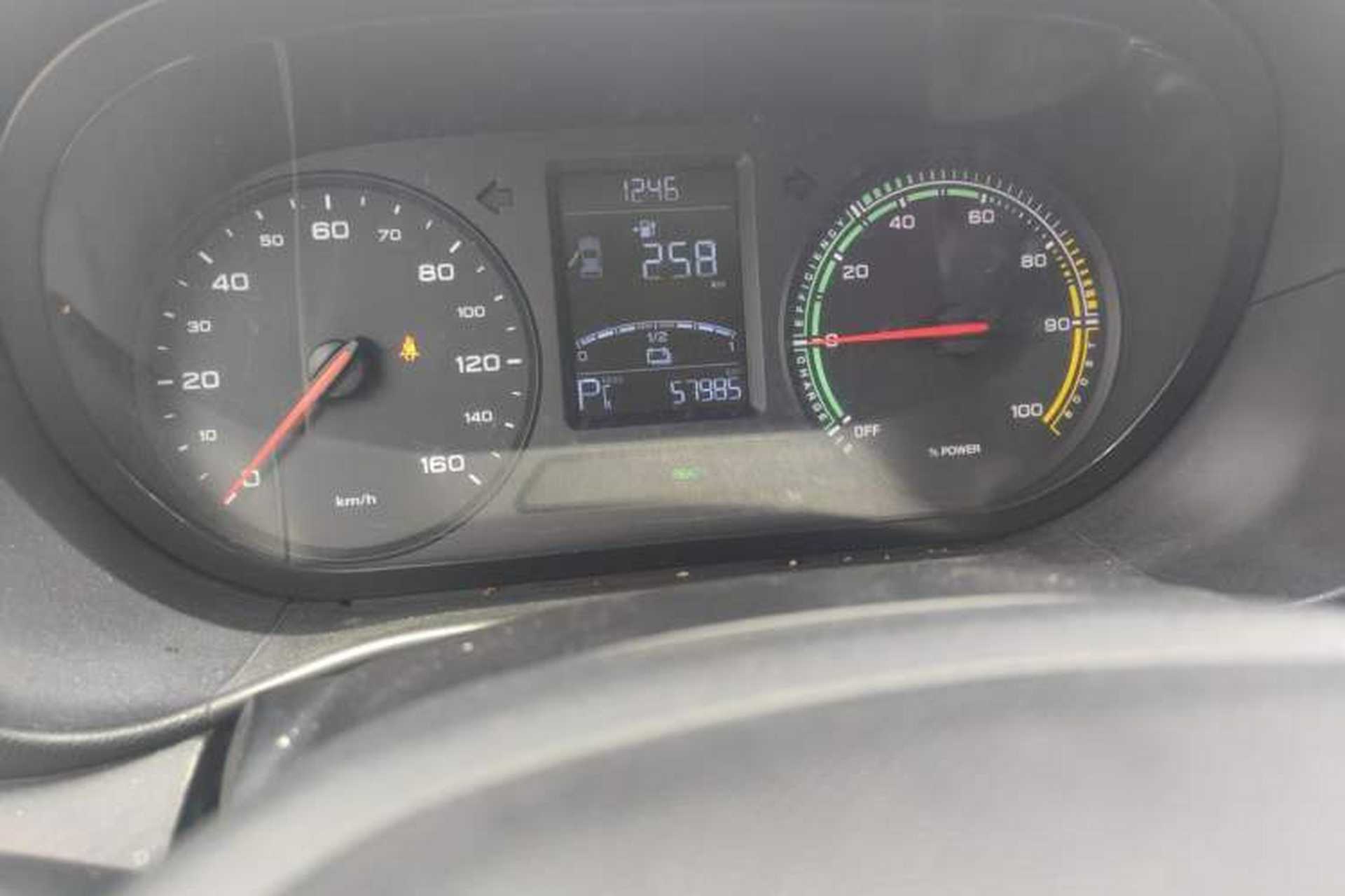 Used Roewe Clever 2021 302 km New Four-Seater Super-Efficient Version Odometer Close Up