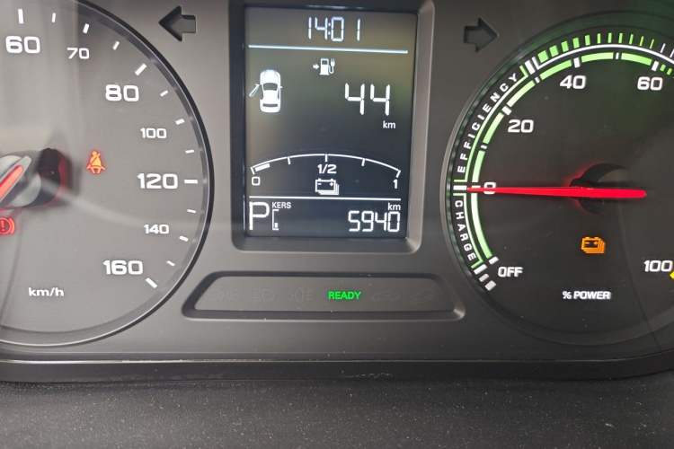 Used Roewe Clever 2021 302km Excellence Edition Odometer Close Up