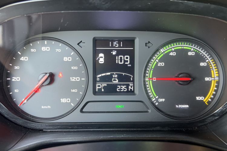 Used Roewe Clever 2021 302 km New Four-Seater Super-Efficient Version Odometer Close Up