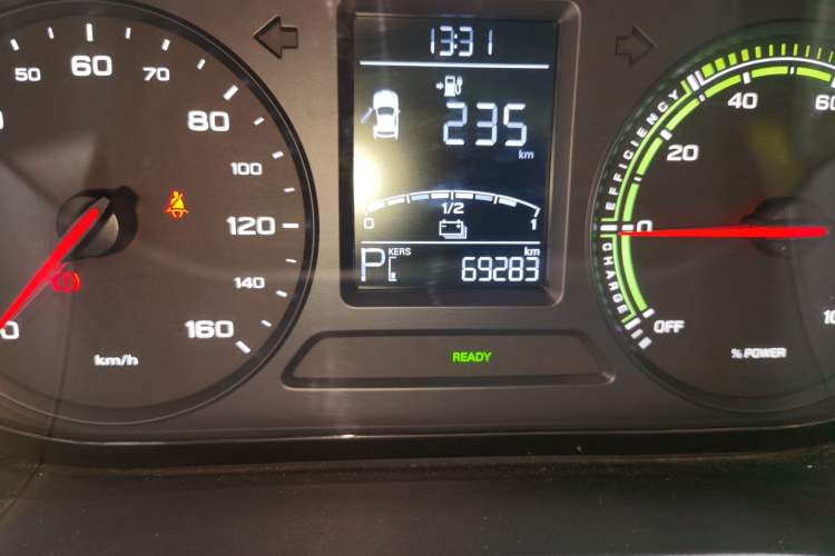 Used Roewe Clever 2021 302km All-Round Version Odometer Close Up